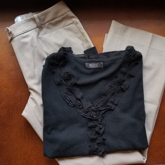 Wanko Top with Ruffle Detail - Picture 1 of 4